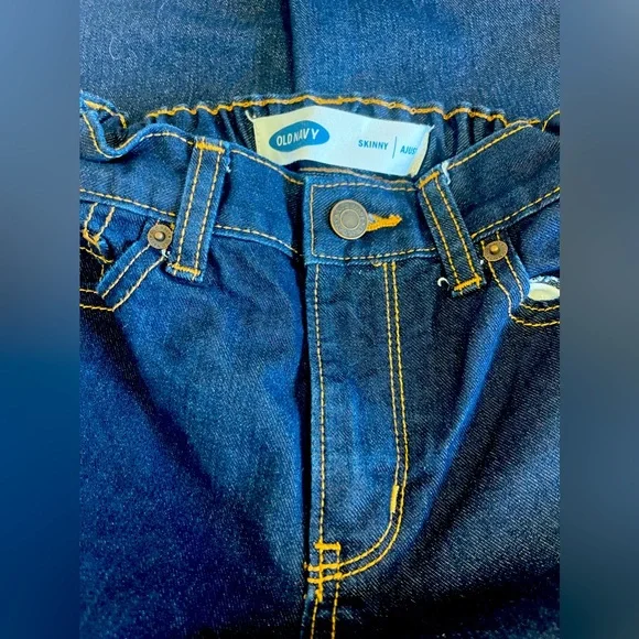 Old Navy girl's skinny Jean , with adjustable elastic at the waist - Picture 3 of 6